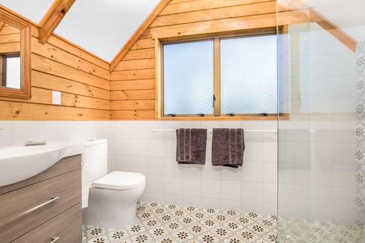 4 Hadley Wood Drive Wattle Downs_10