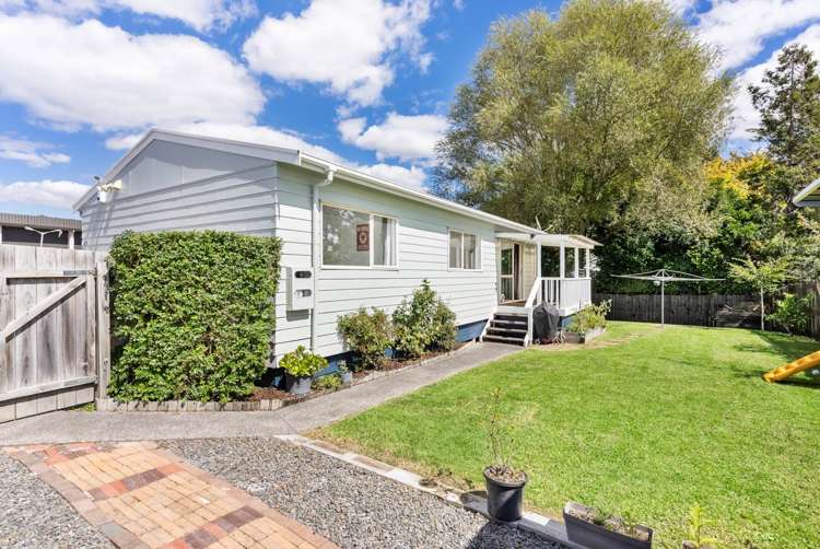 2/137 Awaroa Road Helensville_12