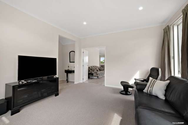 52 Mackay Drive Greenhithe_1