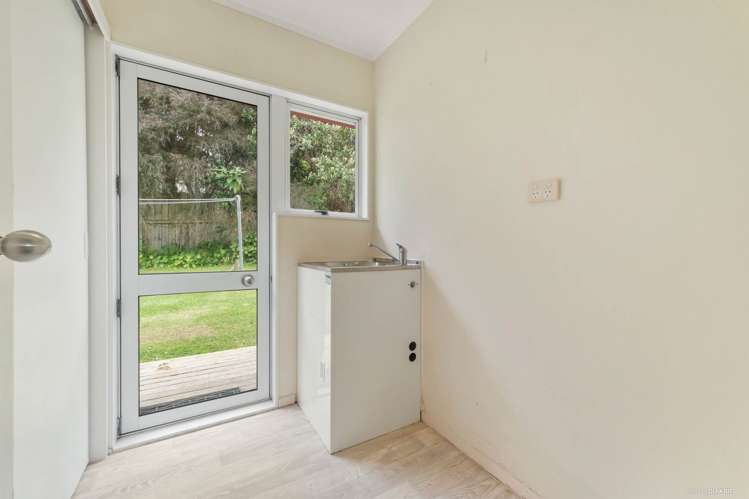 41 Esther Place Red Beach_12