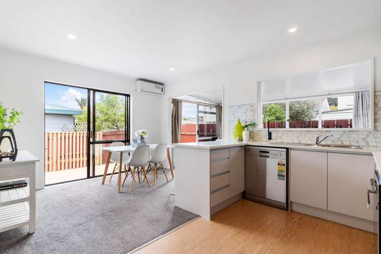 2/52 Waitaki Street Henderson_5