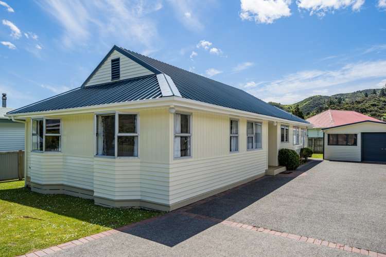 22 Helvetia Grove Naenae_1