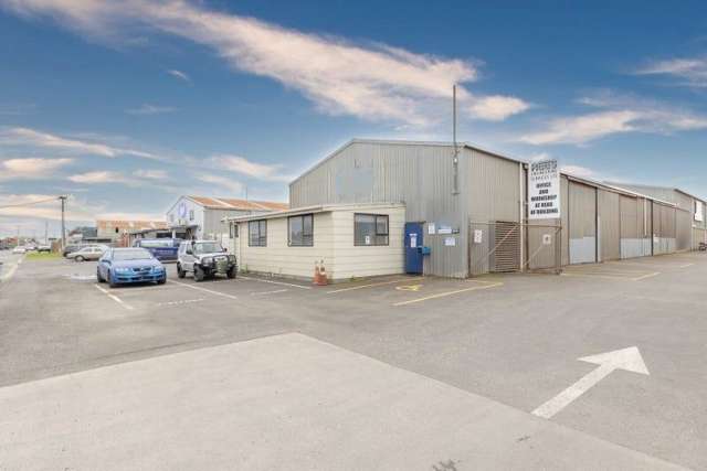 Spacious industrial facility