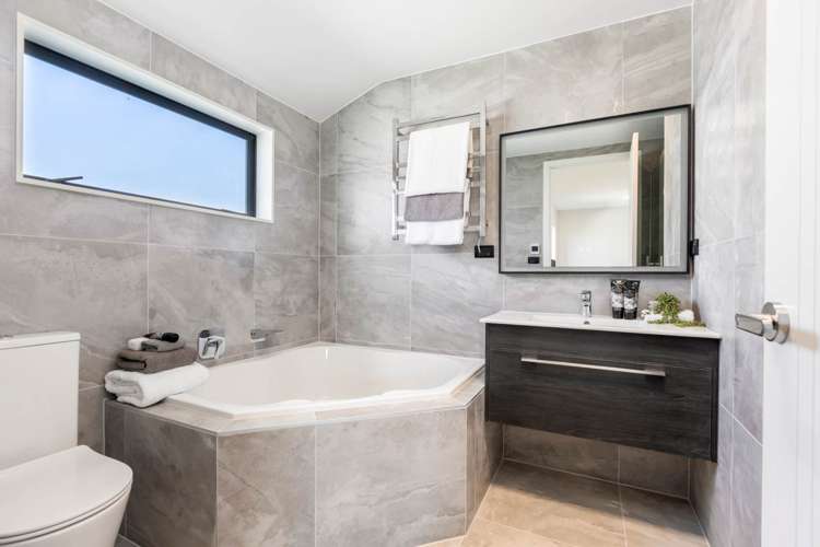 4 Canoe Lane Riverhead_14