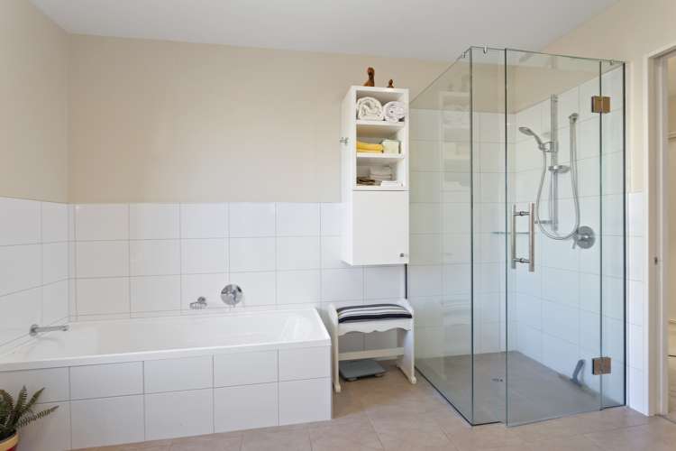 8d Bank Street Amberley_11