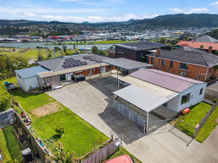 25 Memorial Drive Parahaki_1