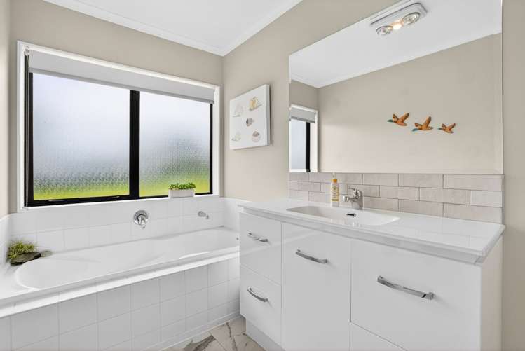 23 Raabia Close, Parakai Helensville_27