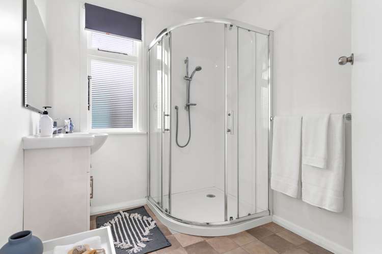 382 High Street South Carterton_10