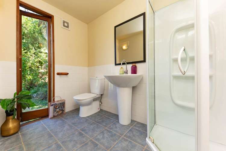 1 Sandys Parade Laingholm_12