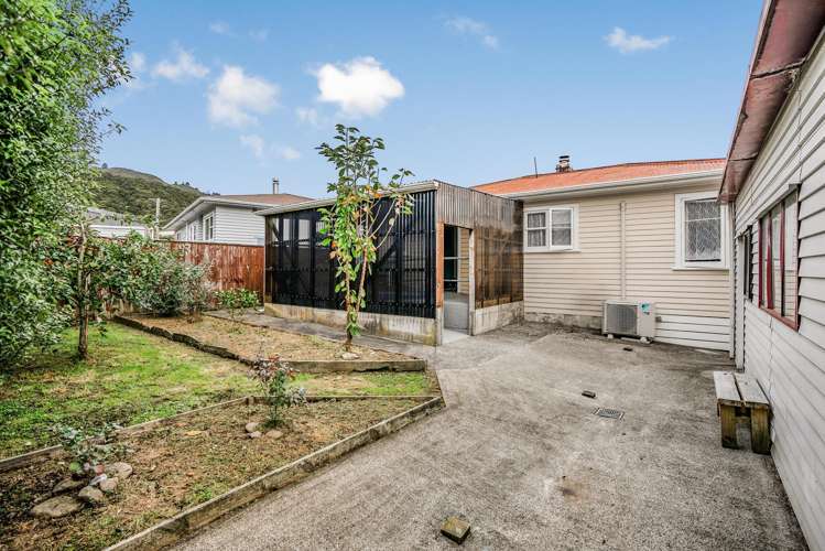 64 Russell Road Wainuiomata_12