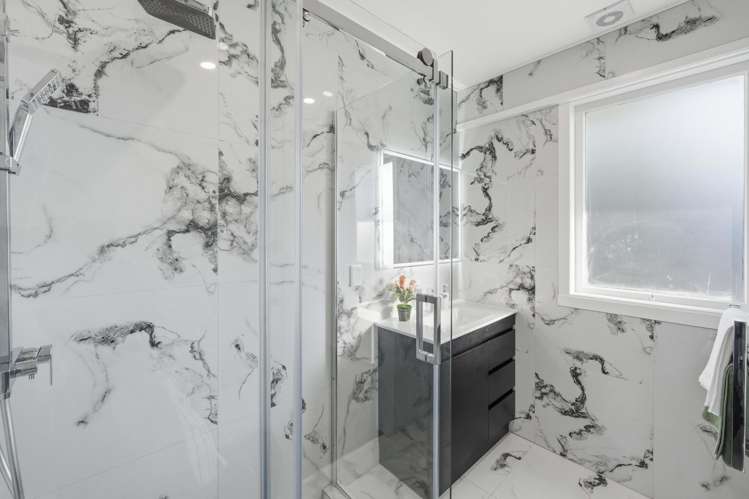 21 Lawrence Crescent Hill Park_16
