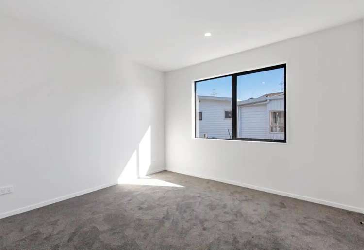 24E Lincoln Park Avenue 11410_4