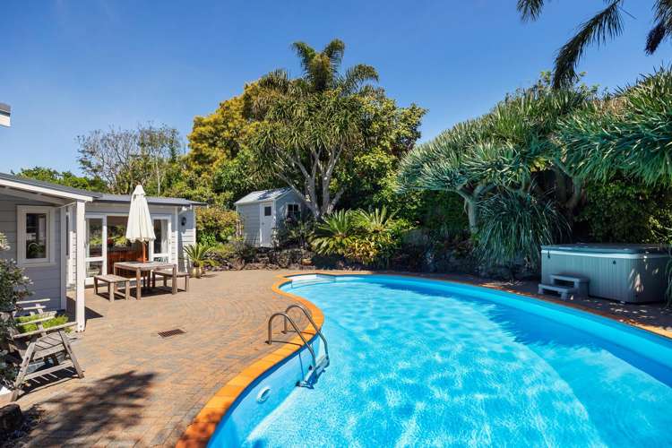 707 & 707B New North Road Mount Albert_40