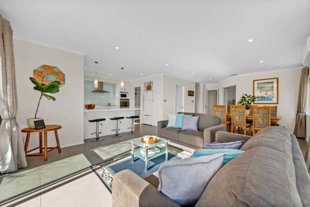 1 Defender Crescent Beachlands_3