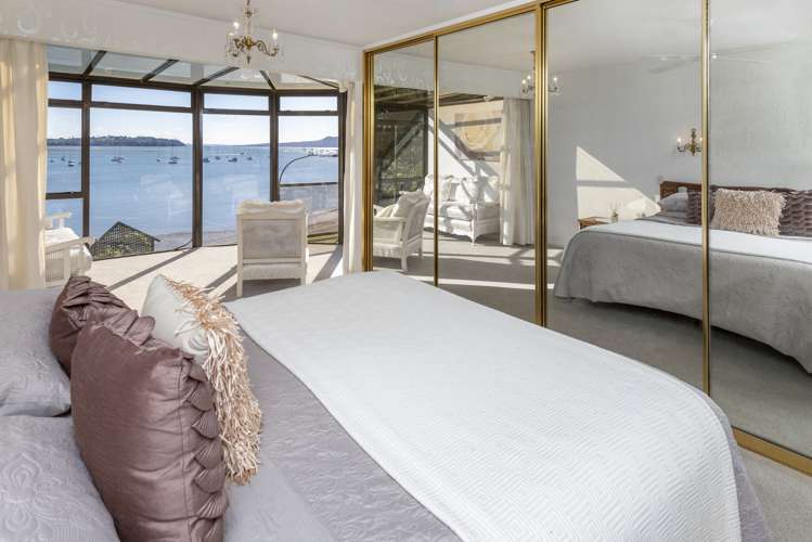 84 The Parade Island Bay_6