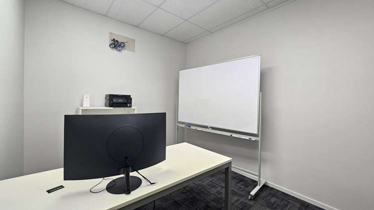 2/302 Eastbourne Street West Hastings_3