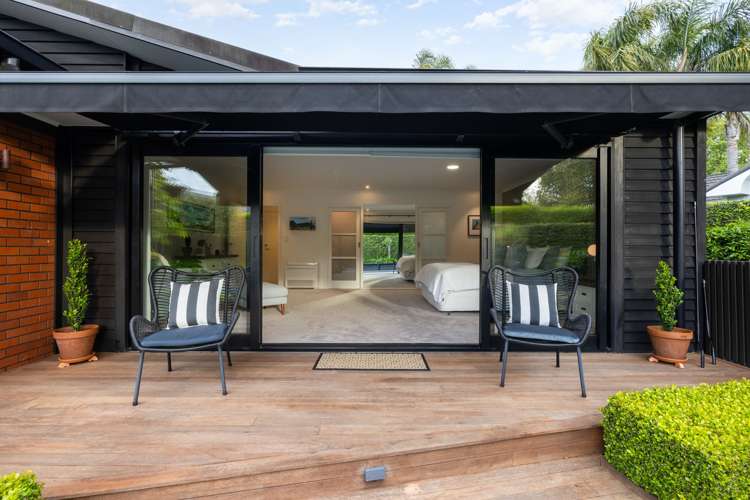 703 River Road Chartwell_17