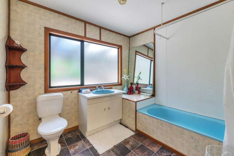 695 Huia Road Parau_14