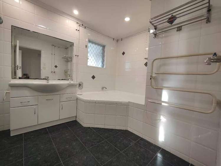 2 Mellons Bay Road 10679_12
