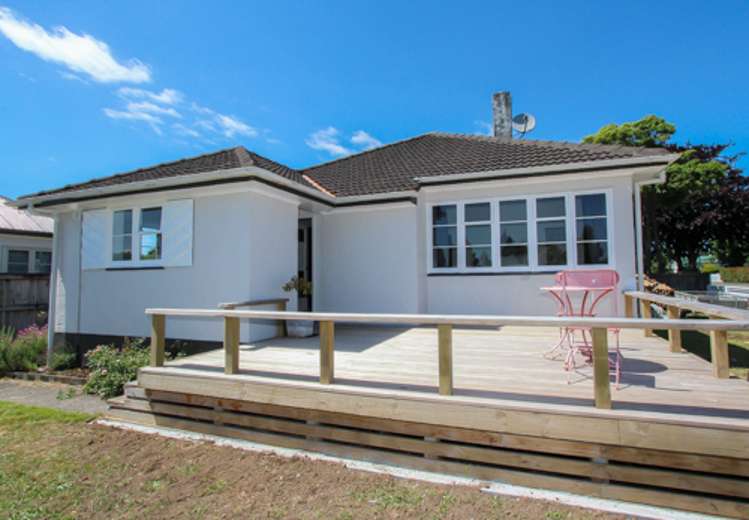 2 Bains Avenue 1074_1