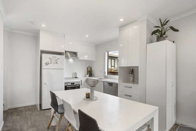 1/9 Marlene Avenue Te Atatu South_4