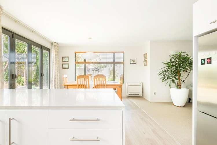 64 Travis Country Drive Burwood_9