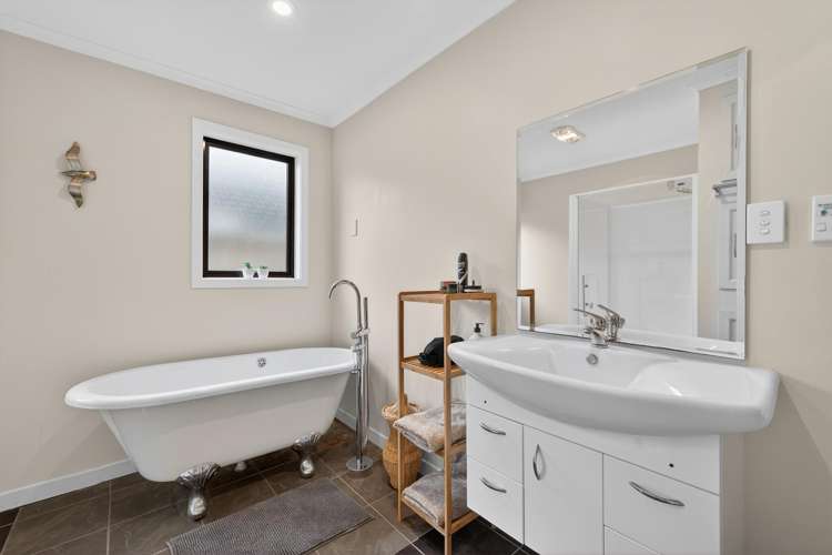 17 Pinewood Avenue North New Brighton_12