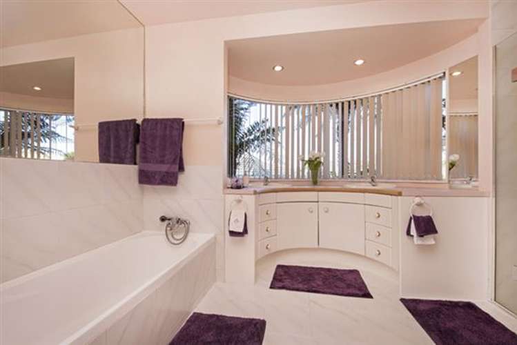 8 Woodview Rise Botany Downs_18