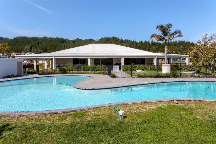 61 Pinehurst Drive Hikuai_2