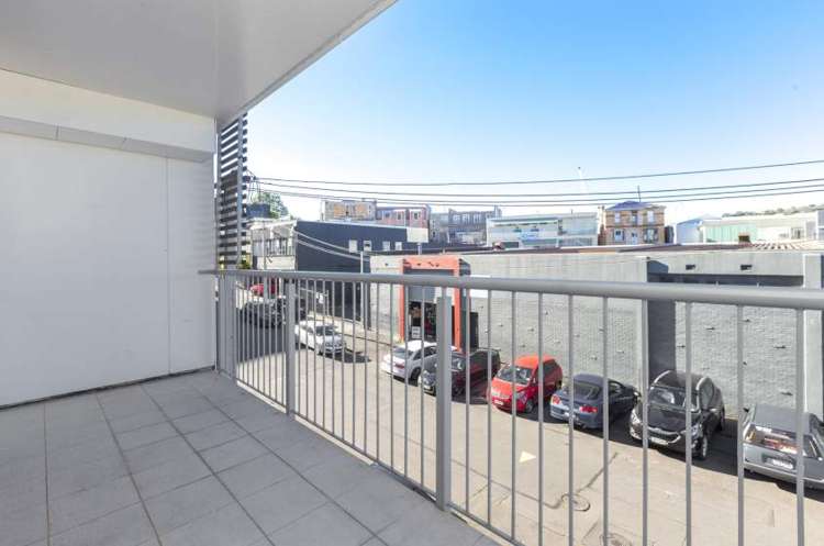 204/10 Flower Street Eden Terrace_2