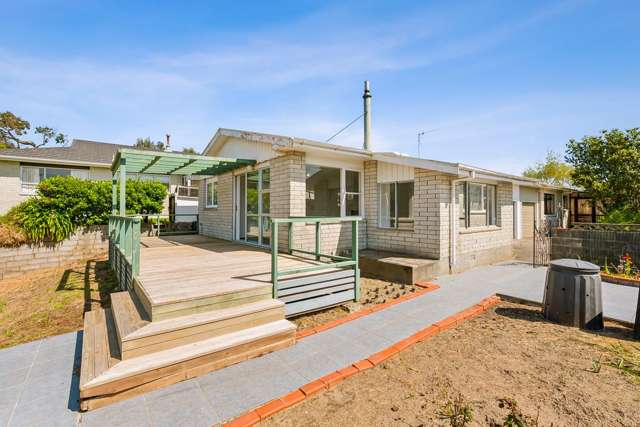 2-Bedroom Raumati Home - Endless Potential