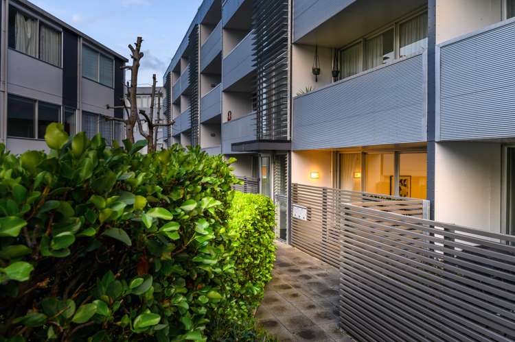 1b/6 Fisher-Point Drive Auckland Central_11