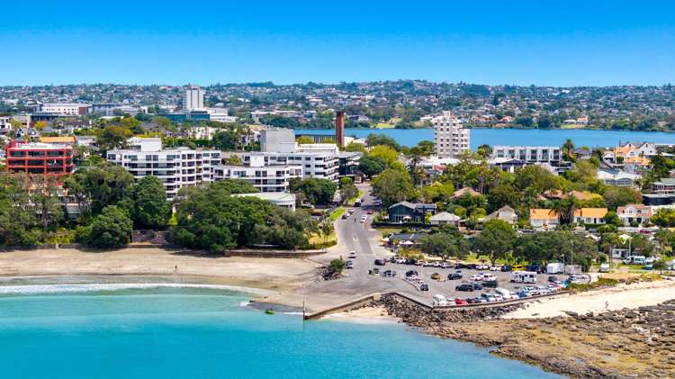 4E/175 Hurstmere Road Takapuna_25