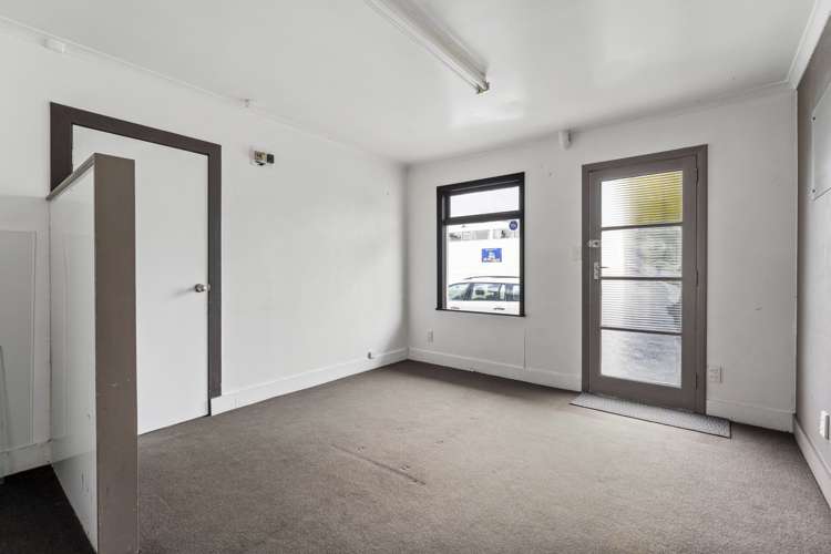 195 College Street West End_13