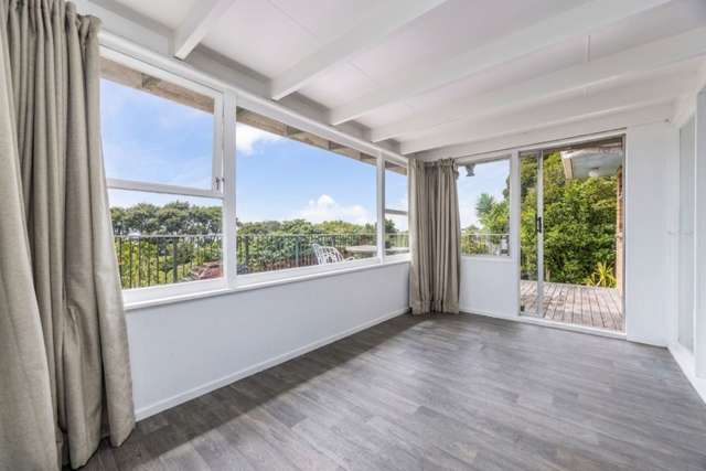 453 Scenic Drive Waiatarua_4