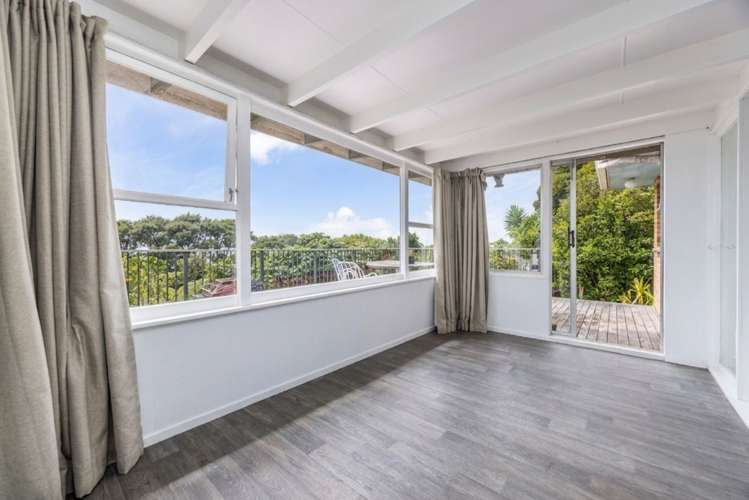 453 Scenic Drive Waiatarua_4