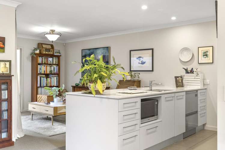 47 Chateau Crescent Rangatira Park_18