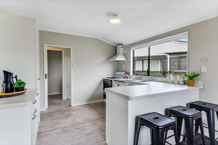 6/55 Tuhikaramea Road Dinsdale_5