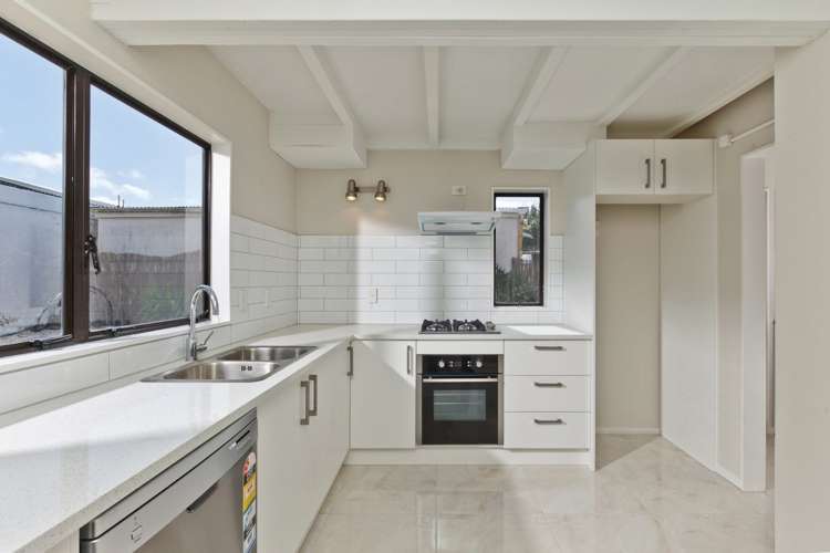 2/8 Gladstone Road Northcote_6