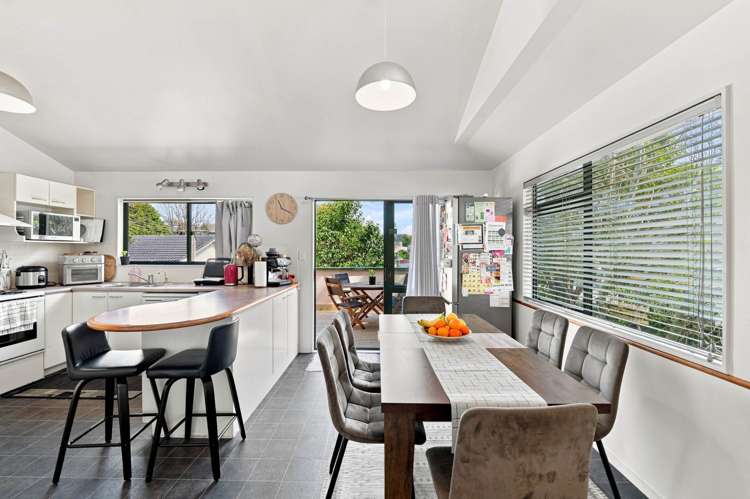 2/243 Main Highway Ellerslie_2