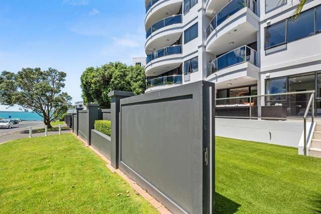 Ground Level Takapuna Beachside Apartment