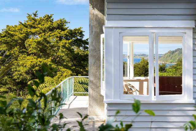 Classic kiwi charm with water views