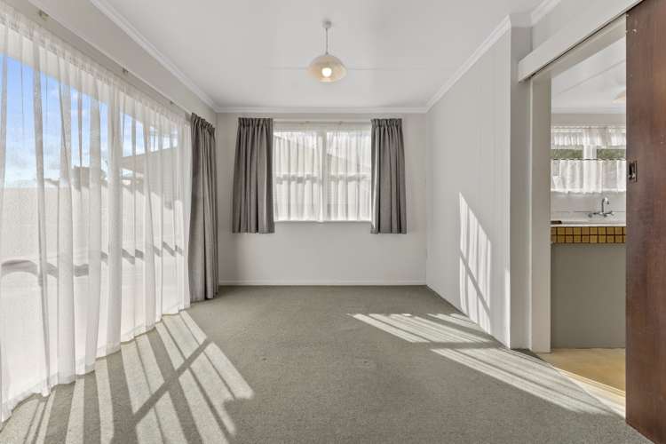 12 Pinedale Parade Milson_9