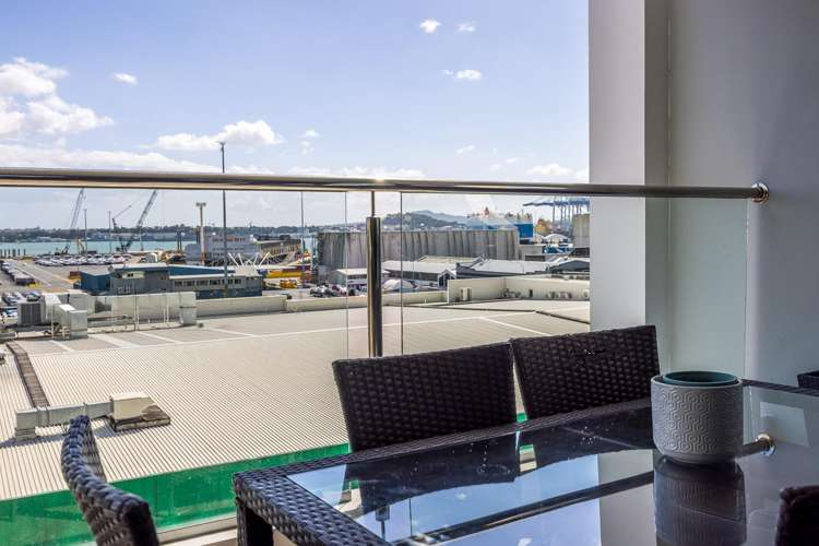 710/18 Beach Road Auckland Central_14