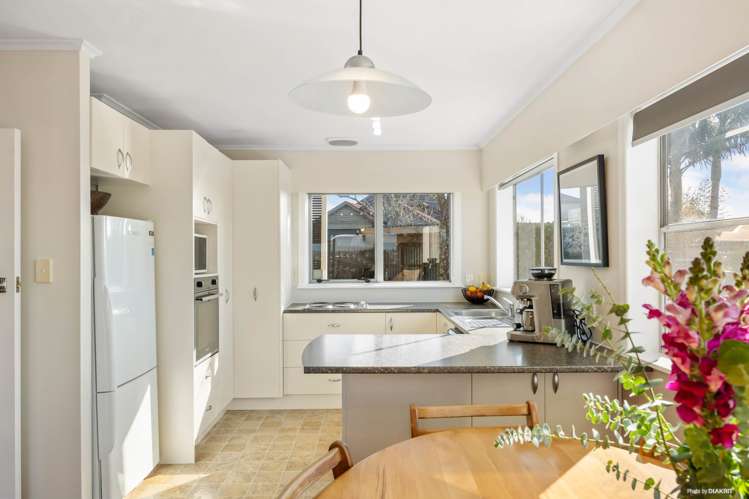 68 Bradbury Road Botany Downs_14