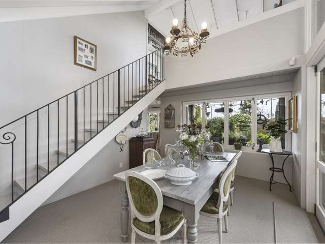 772 River Road Chartwell_2