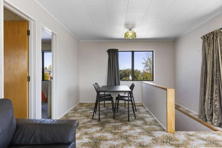 1 and 2/8 Charles Crescent Rainbow Point_22