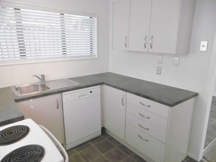 2/2 Moana Avenue Belmont_6