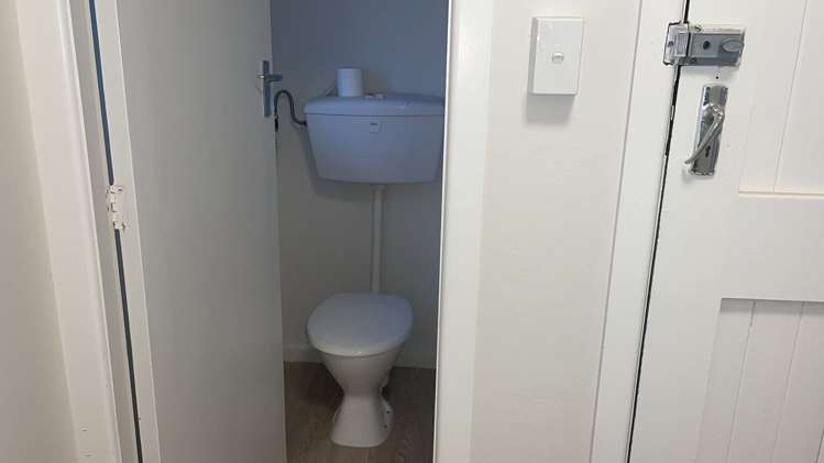 63 Golf Road New Lynn_11