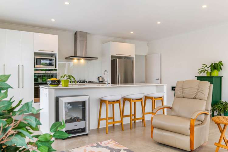 16 Kukuwai Avenue Red Beach_8